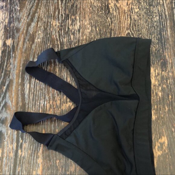 Sports bra with mesh front and criss cross back size XL - Picture 1 of 2